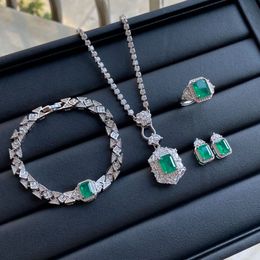 Waardevolle Lab Emerald Diamond Sieraden set 925 Sterling Zilver Verlovingstrouwringen Oorbellen Ketting Armband Voor Vrouwen Cadeau