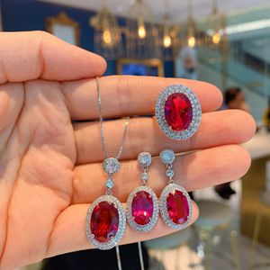 Waardevolle Lab Ruby Diamond Promise Sieraden set 925 sterling zilveren Bruiloft Oorbellen Ringen Ketting voor vrouwen Bruids Sieraden Cadeau