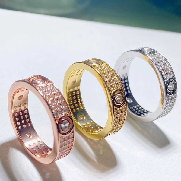 CARRETA DE VAN PROBLEZA CARCHA FULA SKY STAR Tres filas Amor de diamantes Anillo Ring Gold Rose Full Diamond Fashion Light Luxury High Sense Mens and Womens Par Par de parejas