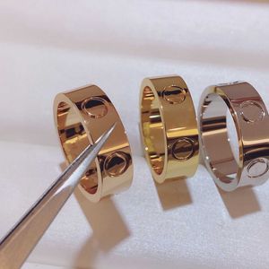 Van Bracelet Cartr Love Classic C Family Ring pour hommes et femmes Ring Couple Titanium Steel Simple Diamond Rose Gold Saint Valentin Gift