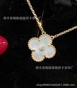 Van Cl AP Classic Fanjia V Gold High Version Collier Collier Fleur simple Fleur avec Diamond Pendant Not FADING FADIN