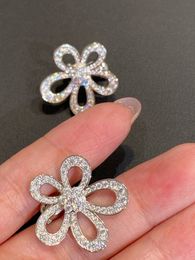 Diseñador de marca Van Clee Crystal Full Crystal Big Hollow Four Leaf Clover Flower Charm Pendientes para mujeres Joyas 2024 Regalo de fiesta