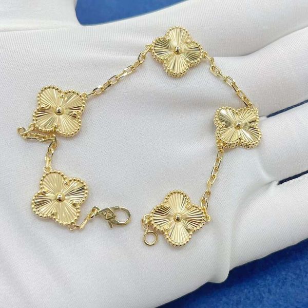 Diseñador de brazalete Van Clover V Gold High Match Five Flower Lucky Clover Pulsera láser Grosor de doble cara chapada 18K Joyas de damas Joyas