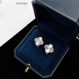 Van Clover Cleef Earring Designer Stud Boucles d'oreilles S925 en argent sterling amour trèfle designer boucles d'oreilles pour femmes marque de luxe fleur mignonne OL fiançailles élégant cha