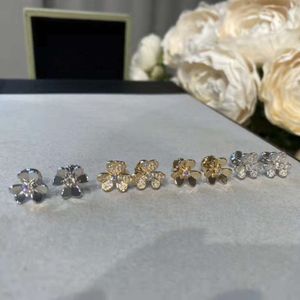 van Pure Sier Fanjia Mini Clover voor dames met rosévergulde diamanten bloemblaadjes, eenvoudige en elegante stijl cleef oorbellen