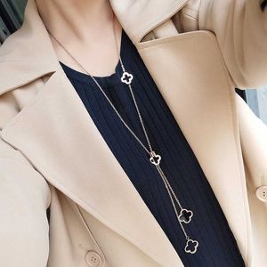 Van titanium stalen klaver trui ketting 2024 Nieuwe eenvoudige en veelzijdige herfst winter lange high -end kleding accessoires ketting voor vrouwen