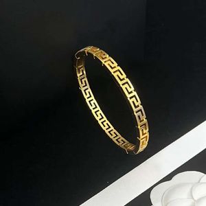 Vanclef Bracelet Gold Bracelet Designer Bijoux Classic Bangle 18K Brand Fashion Titanium Alliage en acier Bracelets Vanclef Bracelet Vanse Shoe Bracelet 860