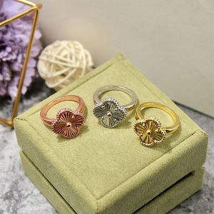 Bague Vanclef Couple Gold Emed Designer bijoux pour femmes bague Clover haute qualité titane acier bague de mariage bijoux de créateur de mode pour femmes