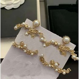 Vanclef Collier Designer Beautiful Boucles d'oreilles Lettre parsemée avec des perles pendentif boucles d'oreille pour les femmes High Quali 25530