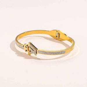 Bracelets de marque Vanclef Collier Bracelets Femmes Braceuse Braceuse Bracelet Crystal Gold plaqué en acier inoxydable Amoureux de mariage