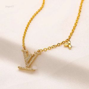 Vanclef Collier Collier Lin Zhou Brand de marque Gold Plated Pendants Colliers en acier inoxydable LETTRE DE CHACKE