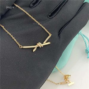 Collier Vanclef Collier pour femmes Sier Gold Chain en acier inoxydable Colliers de noeud pendentif sur le cou cadeau de la Saint-Valentin pour copine Accessor