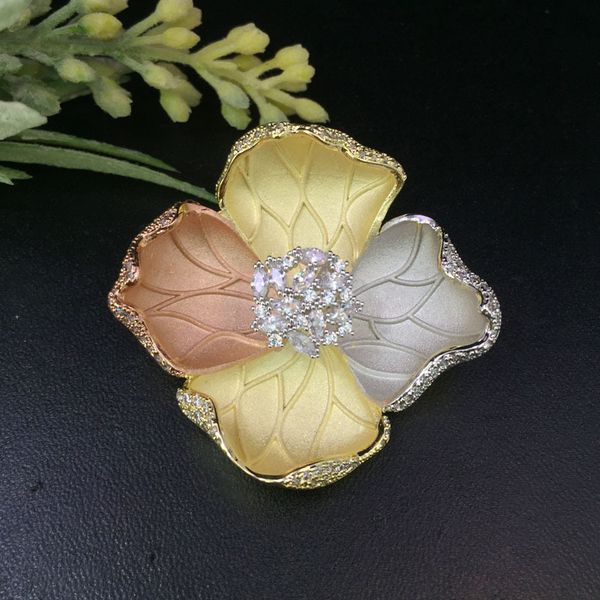 Vanifin joyería de moda hermosa flor broche de peonía colgante de doble uso para fiesta de boda Micro pavé regalo Popular