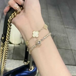 Vans 24 nieuwe producten lichte luxe grand fashion witte Fritillaria klavertje vier armband vierkante suiker volledige diamanten armband veelzijdig rijk en kostbaar