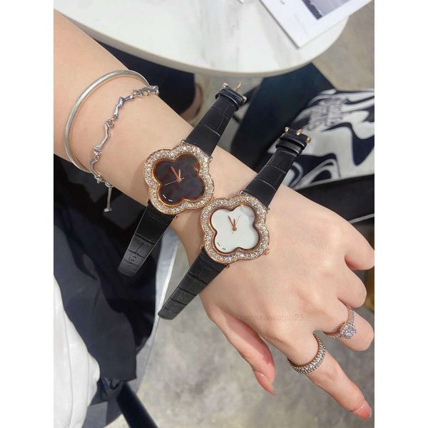 VANS CLEEEFF ARPELLSS FEMMES DIAMOND MENWATCH CLEEFLY ALHAMBRA FORME Watch Wristwatch Luxury Vanly Women Four Leaf Grass Net Red Small and Green Agate Q Bzy0