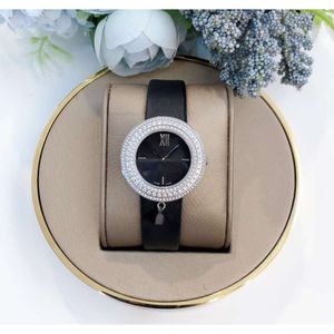 Vans Womenwatch Cleefly Fashion Van Luxury Femmes Watch Wristwatch Four Leaf Grass Decoration Bracelet High Quality Watch Femmes Saint Valentin Gift Womenwatch Hydv