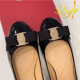 Varina Shoes Designer Ballet Flats Vara Bow Bofers Black Ferragamu Robe Chaussures Nude Femmes Casual confort Coussin Slip sur les chaussures Si