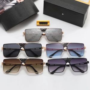 Diverses lunettes de soleil pour hommes Designer Sun Gernes pour femmes Square Polarise Sungass Eyewear voyageant en lunettes de lunettes extérieures Lettres de signature triangulaire