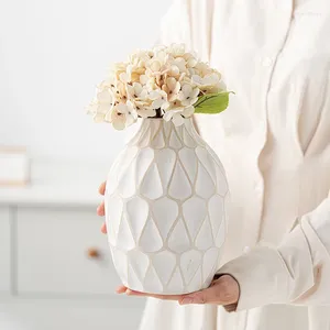 Vases 1pc Modèle géométrique fait à la main sculpteur noir / blanc Vase Vase Home Indoor Salon Office Decor Disation Flower Arrangement