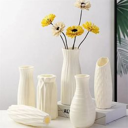 Vases 1pc Vase en plastique nordique Simple petit Pot de fleur fraîche bouteille de stockage pour fleurs salon moderne décorations pour la maison ornements 231130