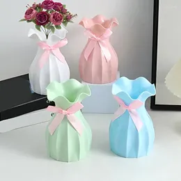 Vazen 1 pc Pretty Vase WAVY Plastic Bowknot Flower Arrangement Macaron Kleur Slanke creatieve sierstalige stijl