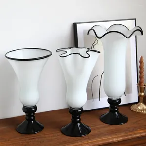 Vazen Zwart-wit Middeleeuws Decoratief Modern Eenvoudig Hoge Voeten Ornamenten Voor Thuis Senior Sense Retro Glazen Bloemwaren
