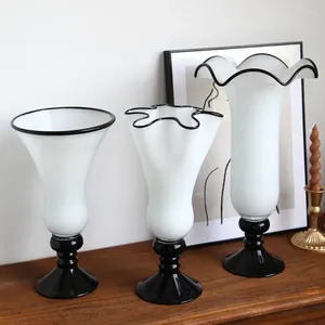 Vases décoratifs médiévaux noirs et blancs, ornements de pieds hauts simples et modernes pour la maison, articles de fleurs en verre rétro