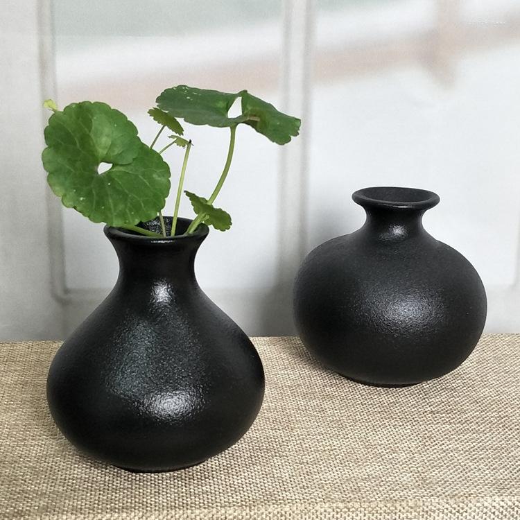 花瓶の黒いセラミックハンディクラフト花瓶ストアは手描きのgl薬の感触