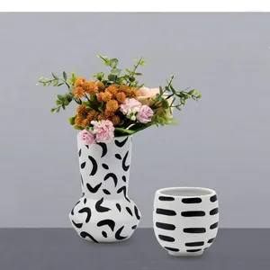 Vases en céramique Vase Black and White Spots Affaires des fleurs accessoires Pot à la main à la main moderne décoration artisanat