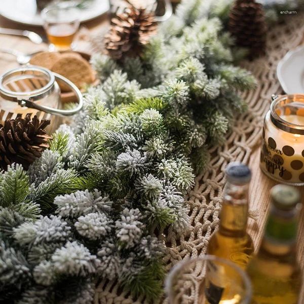 Jarrones Decoración floral navideña Cinturón de cedro Flor artificial Planta verde Aguja de pino Adornos de escritorio Estilo europeo