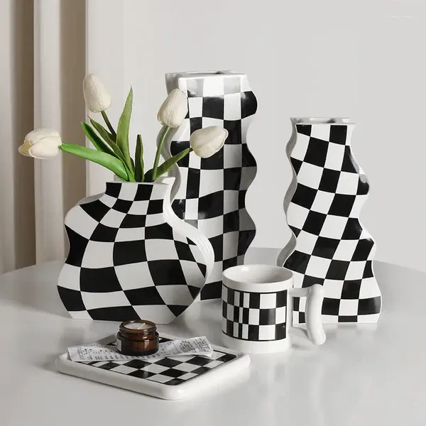 Vases Creative Chessboard Vase Décorations Salon Table à thé Meuble TV Noir et blanc décoratif