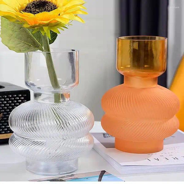 Vases Creative Modeling Modèle vertical rétro rétro en relief haute valeur Ins Style Home Living Room Decoration Vase en verre Vase