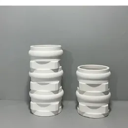 Vases Creative White Art Vase en céramique abstrait géométrique ornement table réglage pot de stockage salon décoration maison
