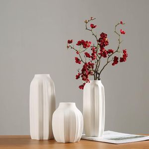 Vases en céramique blanche de Style européen, pour salon, bureau, modèle de Table à manger Simple, décorations pour la maison, ornements décoratifs