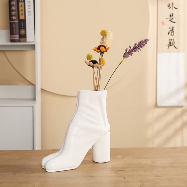Jarrones Moda Diseño de marca Botas Florero Resina Split Toe Chunky Zapatos de tacón alto Flor Creativa Mujer Pot Decoración para el hogar 230915