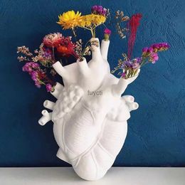 Vases Forme de coeur Vase à fleurs résine Vase séché fleur conteneur Vases Pots corps Sculpture bureau Pot de fleur décoration de la maison ornements YQ240117