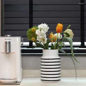 Vazen Home Inrichting Noordse zwart -witte horizontale streep kleur geschilderd keramische vaasdecoratie monsterkamer