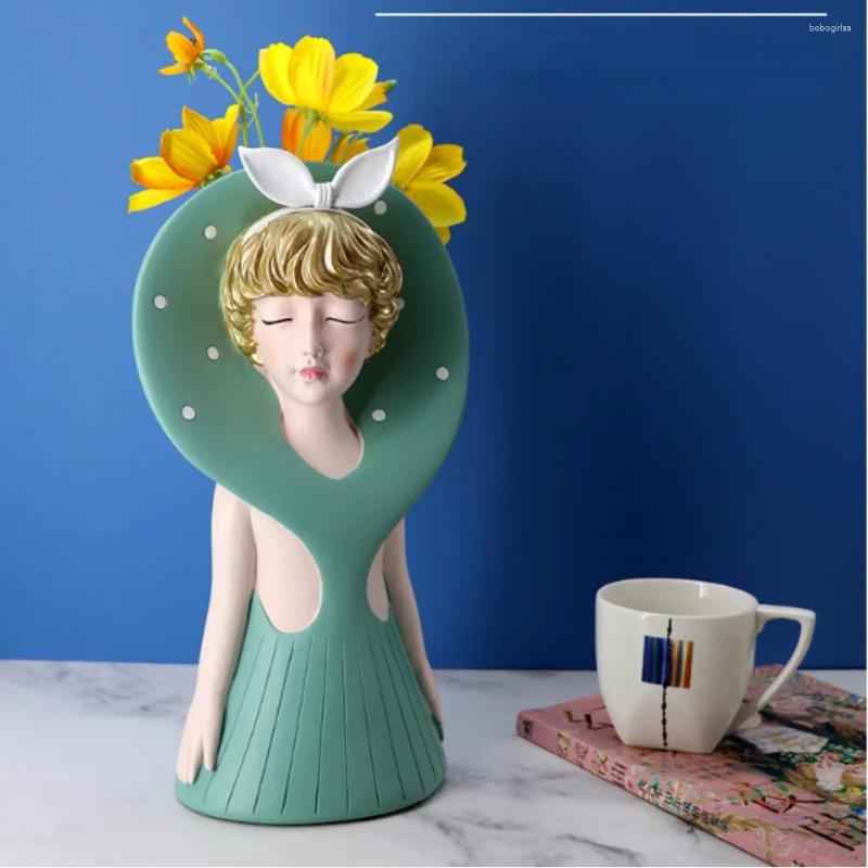 花瓶の装飾品リビングルームの装飾デスクトップ樹脂の女の子の飾りドライフラワー花瓶の家事ギフト装飾の花