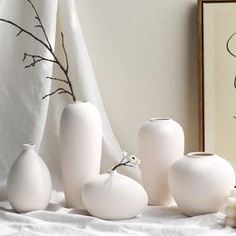 Jarrones Jarrón de cerámica blanco de estilo moderno y sencillo, decoración para sala de estar, cerámica y porcelana para el hogar, estatuilla de escritorio de flores 231124
