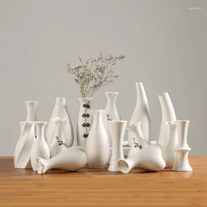 Vazen moderne witte keramische vaas Chinese stijl eenvoudig ontworpen aardewerk en porselein voor kunstbloemen decoratieve beeldjes