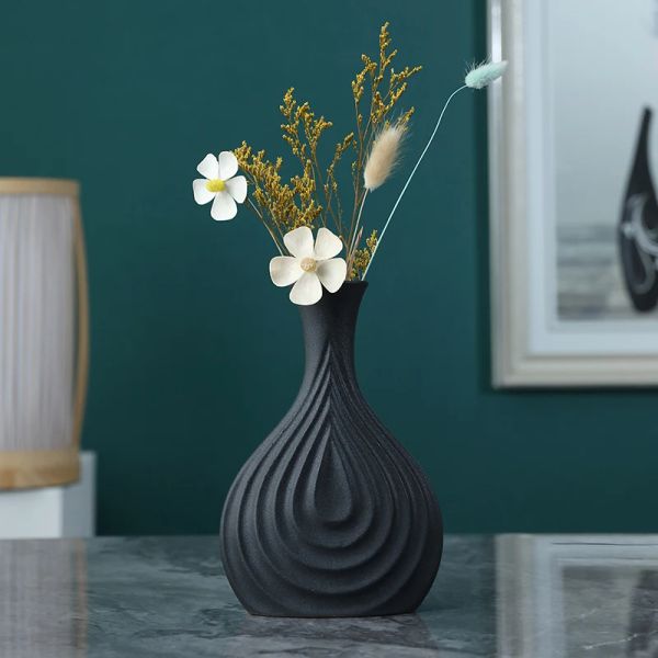 Vases Nordique noir Vase en céramique Simple créatif porcelaine mat Design à la main Art décoration salon modèle chambre Vase ornement