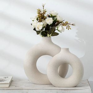 Vases Nordic Circular Hollow Ceramic Vase Donuts Flower Pot Home Decoration Accessories Office Desktop Living Room Interior Decor Gift 231117
