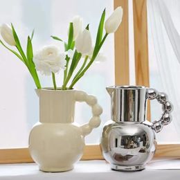 Vases Nordic Cream Poignée Style Pot de lait Pot de fleurs en céramique Creative Home Décoration de fleurs pour salon Chambre El Bureau 230425