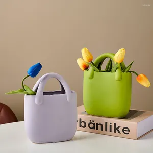 Jarrones Nordic Creative Handbag Bag Cerámica Portable Sala Decoración de la sala de estar Simple Flower, decoración de la mesa de flores secas