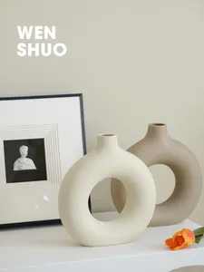 Vases Nordic Hollow Ceramic Vase Dry Flower for Minimism Style Decor Table Dîner Table de mariage Salon Wenshuo