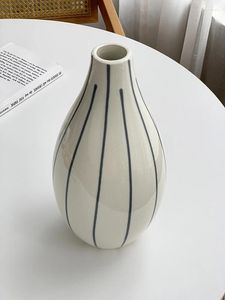 Vases Nordic Ins Wind Lignes d'art peintes à la main Vase d'ornements en céramique de fissure de glace
