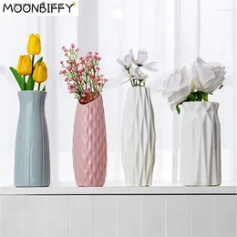 Vases Nordic Plastic Vase Vase Céramique Pots Flower Imitation European Rattan Simplicité Arrangement des décorations de paniers pour la maison