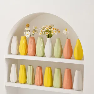 Vases Nordic White Mini céramique Vase Vase Flower Plant Plante en pot Fleurs de salon esthétique Tableau d'accueil Décoration Ornement de bureau