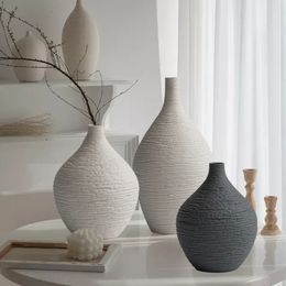 Vases Simple Vase en céramique décoration pour la maison nordique luxe bouche étroite Pot de fleur salon intérieur bureau décor de bureau cadeau 231117