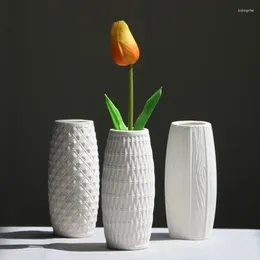 Jarrones Pequeño jarrón de cerámica blanca, hermoso soporte para flores con diseños creativos, receptáculo para plantas secas e hidropónicas, decoración de estilo moderno